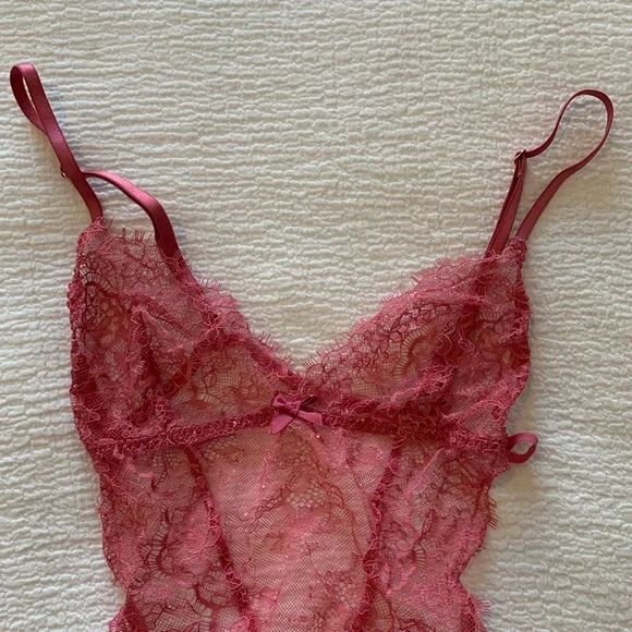 NWT Victoria’s Secret Dream Angels unlined corded lace pink teddy. Size small - Picture 6 of 10